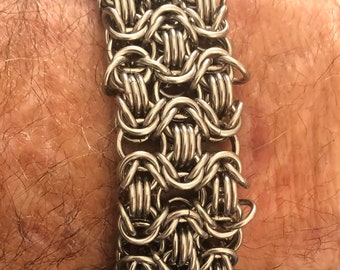 Pulsera bizantina de tres hilos hecha a mano