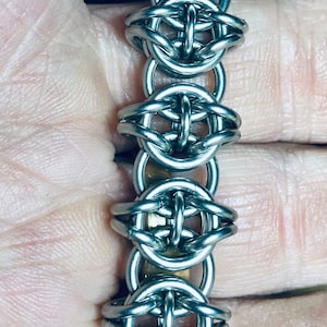 Cadena para billetera unisex Celtic Visions de malla de acero resistente hecha a mano