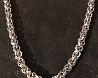 Collar de cadena JPL con anillo cuadrado de acero inoxidable hecho a mano