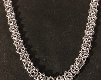 Collar de cadena de acero inoxidable con visiones celtas hecho a mano