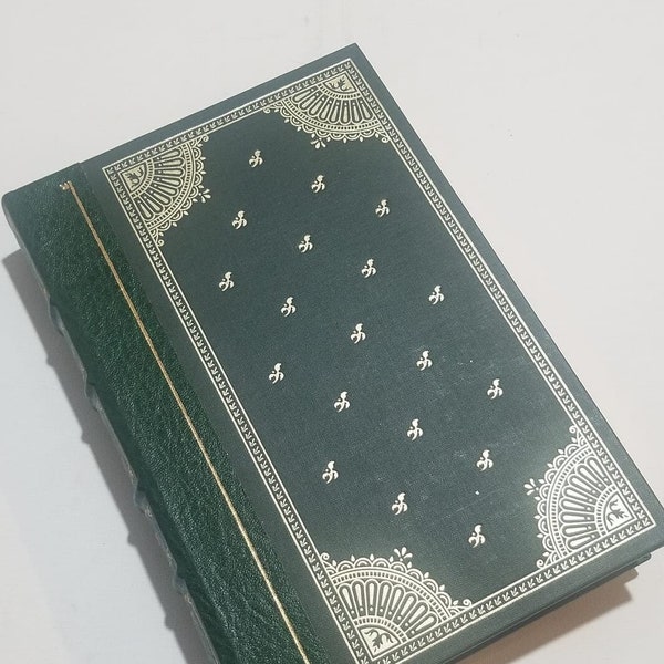 Guy De Maupassant, Stories, green book, leather bound, cloth cover, 1983 edition, Franklin Library, LIKE NEW, fancy book, decorative