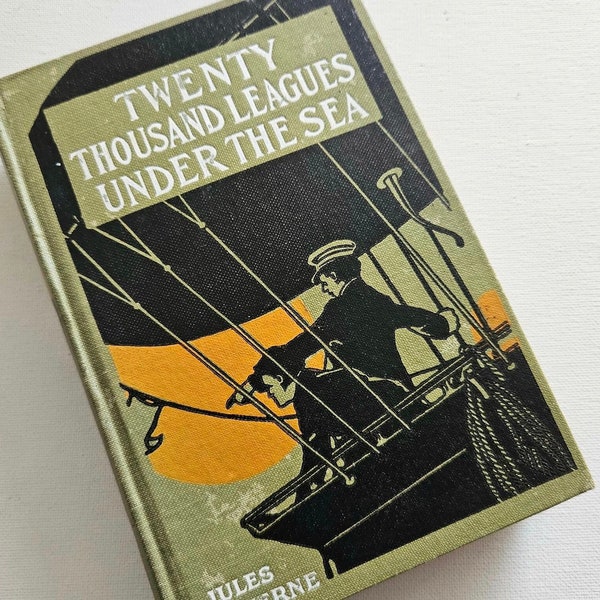 Twenty Thousand Leagues Under the Sea, Jules Verne, Vintage book, hardback