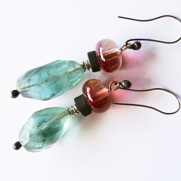 Boucles d'oreilles fluorites vertes, argent 925 perles verre filé rose et céramique, poétiques et bohèmes design unique, bijou artisanal