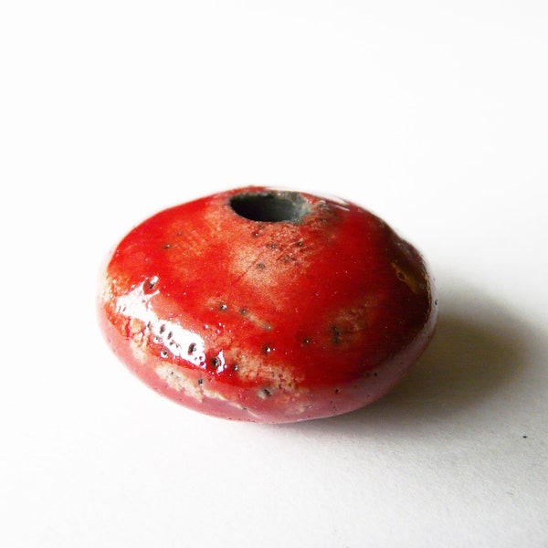 Grosse perle céramique raku rouge, émail brillant et rustique, perle focale, création bijou, fait main, artisanal, unique, pendentif, rond