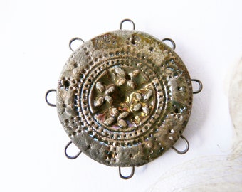 Pendentif céramique raku mandala connecteur irisé métallisé de style antique avec décor en relief, reflets métalliques, pièce unique