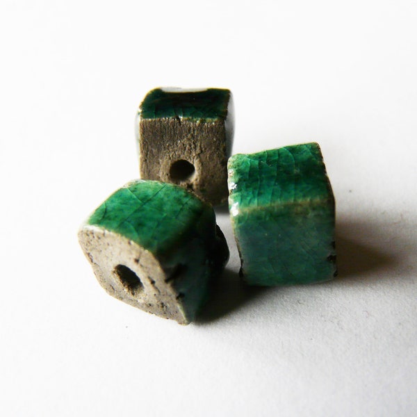 Green and gray raku ceramic beads, set of 3 enameled cubic beads, asymmetrical rustic, two-tone, unique piece, artisanal, Christmas
