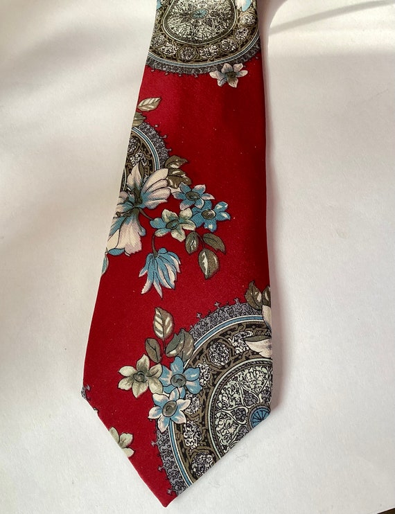 Red Bill Blass Vintage Necktie, Medallion and Flo… - image 3