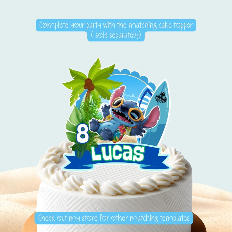 Pu&ograve; includere: Un topper per torta con un personaggio alieno blu con occhiali da sole e camicia a fiori, una palma verde, una tavola da surf blu, il numero 8 e il nome Lucas su un nastro blu. Il testo recita: Complete your party with the matching cake topper (sold separately) e Check out my store for other matching templates.