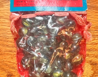 vintage bag of 40 cats eye marbles with pouch and shooter Day-Fran