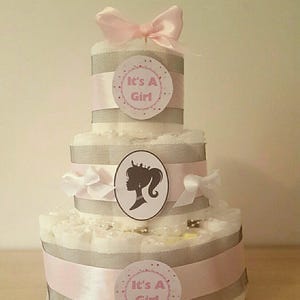 superbe gâteau de couche pour fille