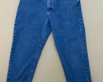 Vintage, 1980's Lee jeans for women, leather patch Thick cotton denim jeans, they don’t make them like this anymore!