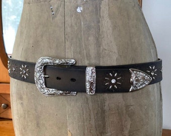 Ariat blingy belt, genuine leather belt, women’s size range 32 - 36 inch