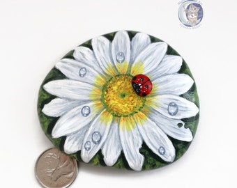 Painted white daisy, painted flower stone, stone daisy, ladybug pebble, flower painted rock, daisy rock, garden decor, painted flower art