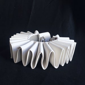 Clown collar // Elizabethan Ruff / white faux leather / vinyl / Circus / Pierrot / Jester / Goth / Drag / Club Kid / kinky