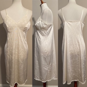Vintage Vanity Fair Cream Lace Slip
