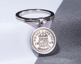 Llavero con moneda de seis peniques de la suerte del 80.º aniversario de 1946: elige el color del metal y el color de la caja.