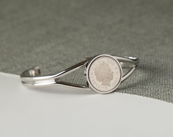Brazalete con moneda pequeña de 5 peniques de 2009. Regalo para su 16.º cumpleaños.
