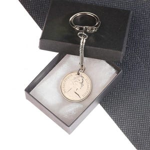 Llavero con moneda de cinco peniques de 1976, regalo de 50 cumpleaños