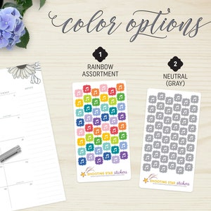 Puede incluir: Dos hojas de pegatinas con dise&ntilde;os de notas musicales. La primera hoja tiene un surtido de colores arco&iacute;ris. La segunda hoja es gris. Ambas hojas tienen el texto "Shooting Star Stickers" en la parte inferior.