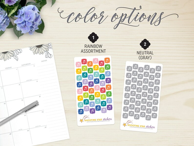 Puede incluir: Dos hojas de pegatinas con dise&ntilde;os de notas musicales. La primera hoja tiene un surtido de colores arco&iacute;ris. La segunda hoja es gris. Ambas hojas tienen el texto "Shooting Star Stickers" en la parte inferior.