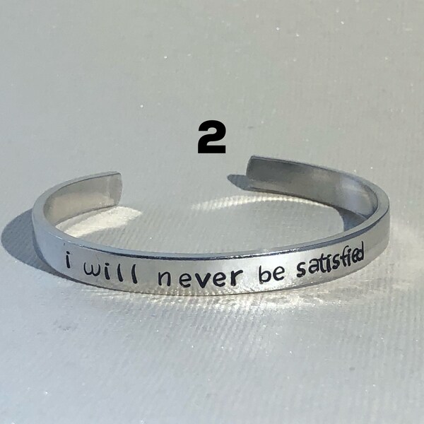 Hamilton Musical Handstamped Pulsera - Nunca estaré satisfecho - regalo de Navidad - regalo de Broadway - regalo para ella - regalo para él