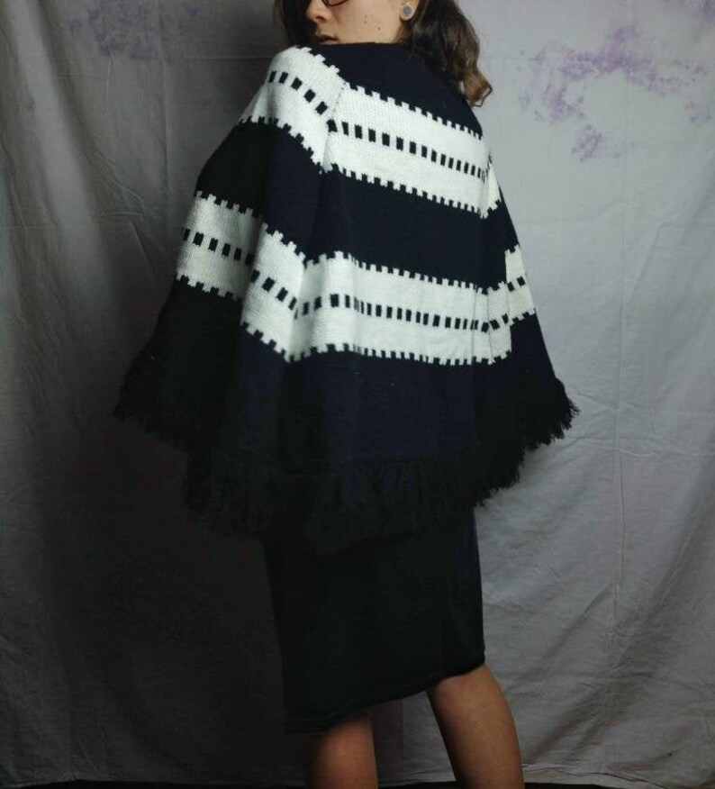 White Knit Poncho Womens Vintage Size SMMM Fringe Bohemian Mod Clothing Black