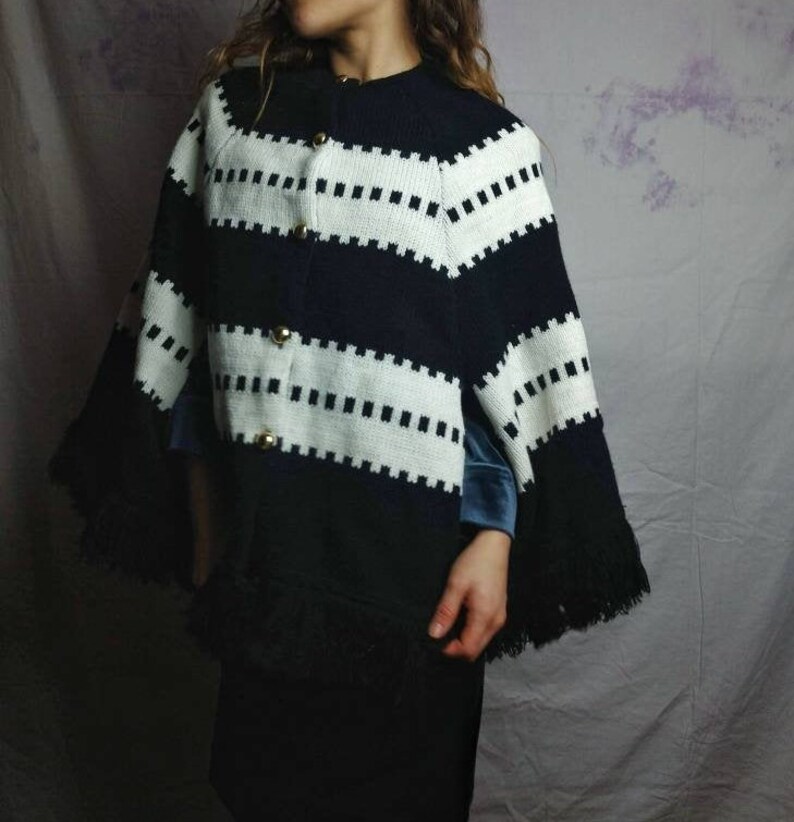 White Knit Poncho Womens Vintage Size SMMM Fringe Bohemian Mod Clothing Black