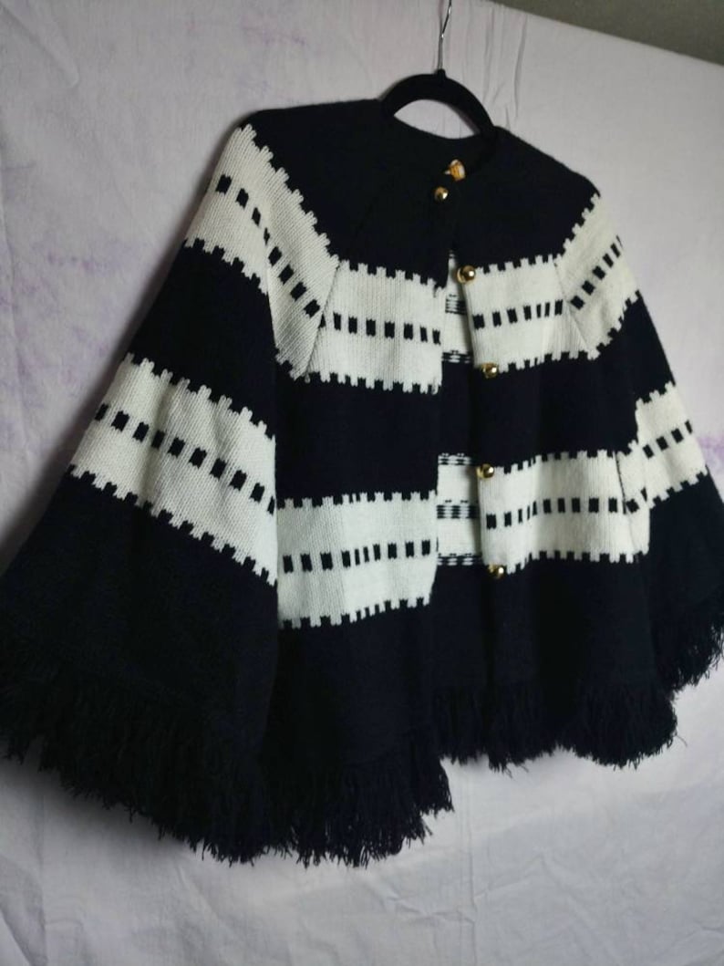 White Knit Poncho Womens Vintage Size SMMM Fringe Bohemian Mod Clothing Black