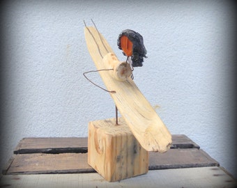 Surf statue. Creation surf art in driftwood, upcycling. Statuette of surfer. "Taking Off"