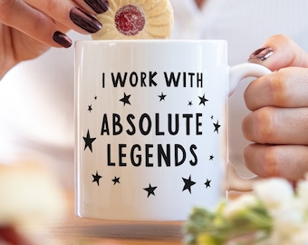 Geschenke für Kollegen | Ich arbeite mit Absolute Legends Tasse | Lustige Arbeitsgeschenke | Lustige Arbeitskollegen Geschenke | Geschenke für Arbeitskollegen