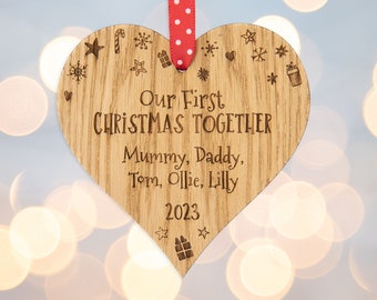 Personalizzato il primo Natale insieme come ornamento di famiglia a forma di cuore in legno per l'albero - un regalo per mamma papà e dopo un nuovo bambino 7CD
