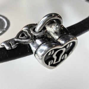 Charm a forma di cuore con lucchetto e chiave, charm in argento 925 con lucchetto e chiave, charm in argento sterling con lucchetto e chiave, compatibile con i gioielli Pandora Chamilia Novo