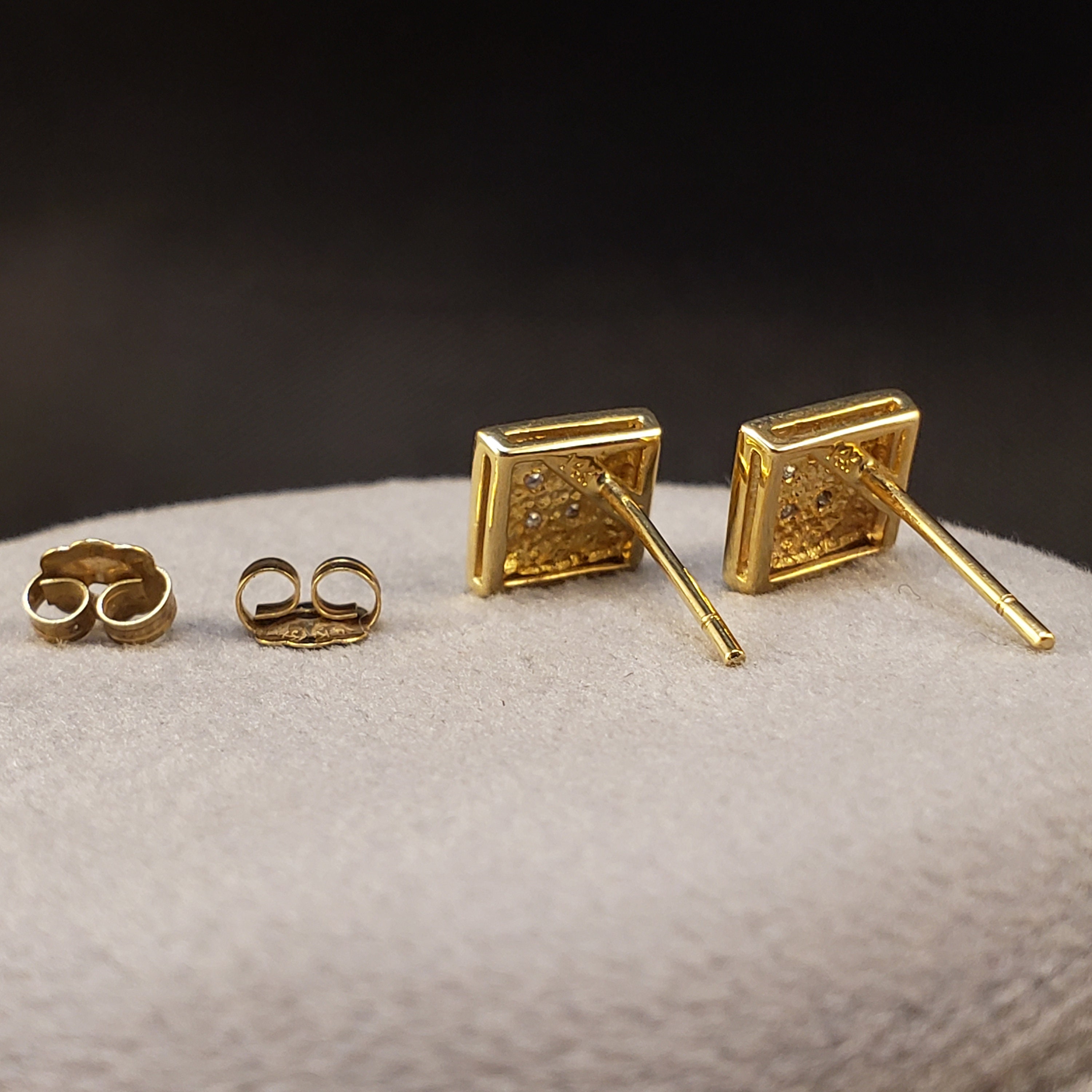 ★VINTAGE HOLLYWOOD★ [14K Gold] Classic Square Stone Earrin 14k Yellow Gold Square Earrings with Reflective Stone