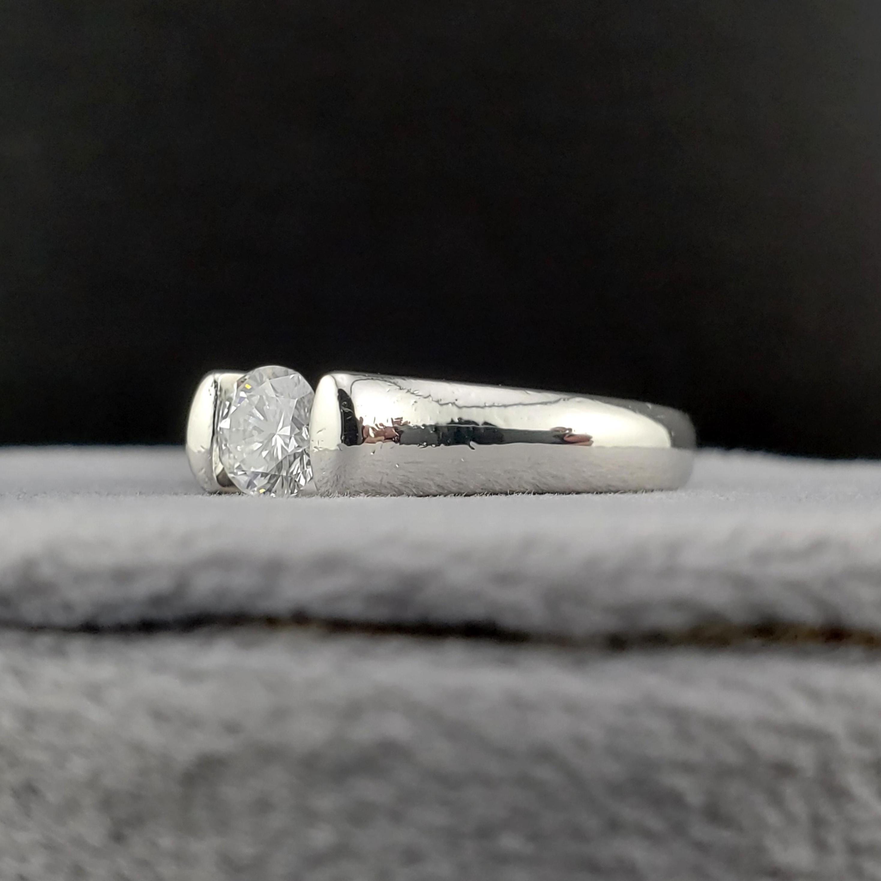 Vintage Diamond Engagement Rings, Platinum Round Brilliant Diamond ...
