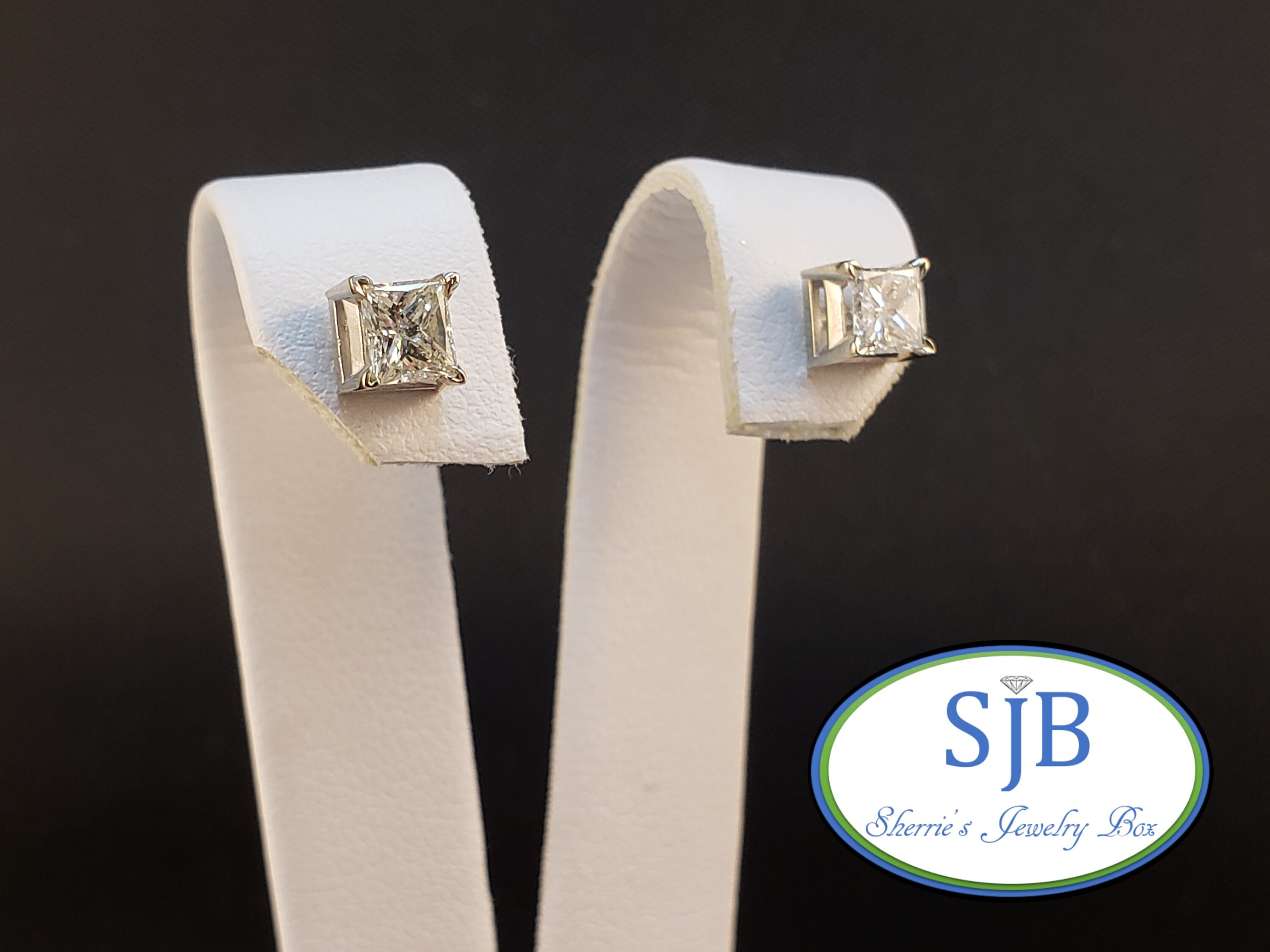 MOTHER'S WHITE QUARTZ RING