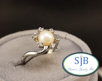 Pearl combination ring 15号【未使用】 Cultured Pearl & Diamond Accent Leaf Bypass Ring 10K Yellow
