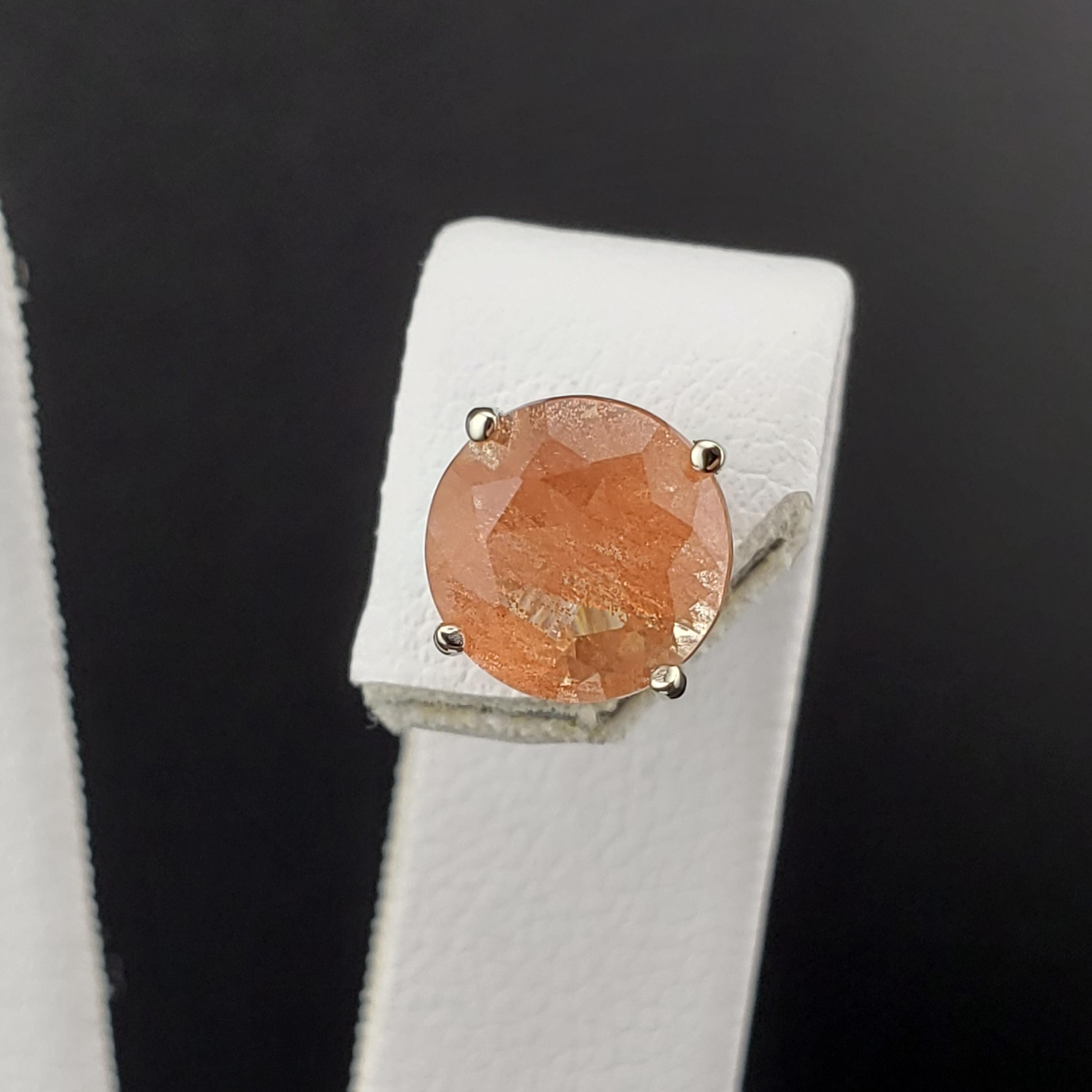 ピアス Oregon Sunstone ...  pierce or earring Oregon Sunstone Halo and Diamond Earrings – Lynne Mercein