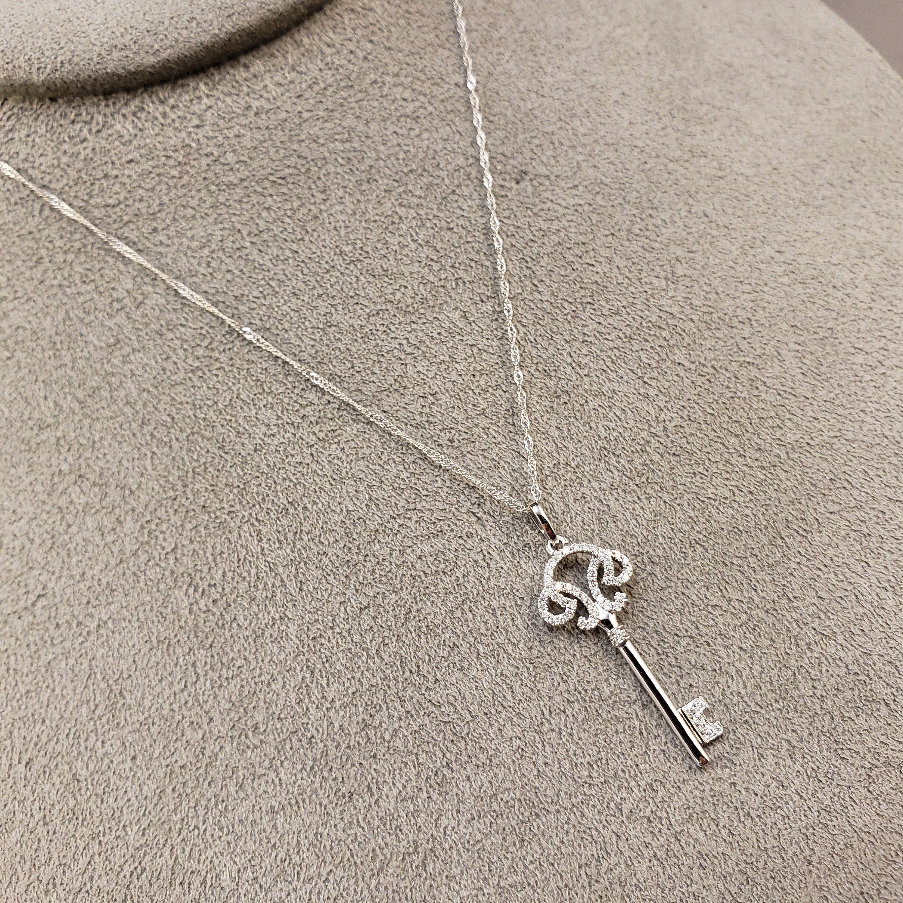 Carissima Ciondolo Chiave Di Diamante In Oro Bianco 9ct Su Catena 46 Cm – Gioiello Di Lusso Italiano