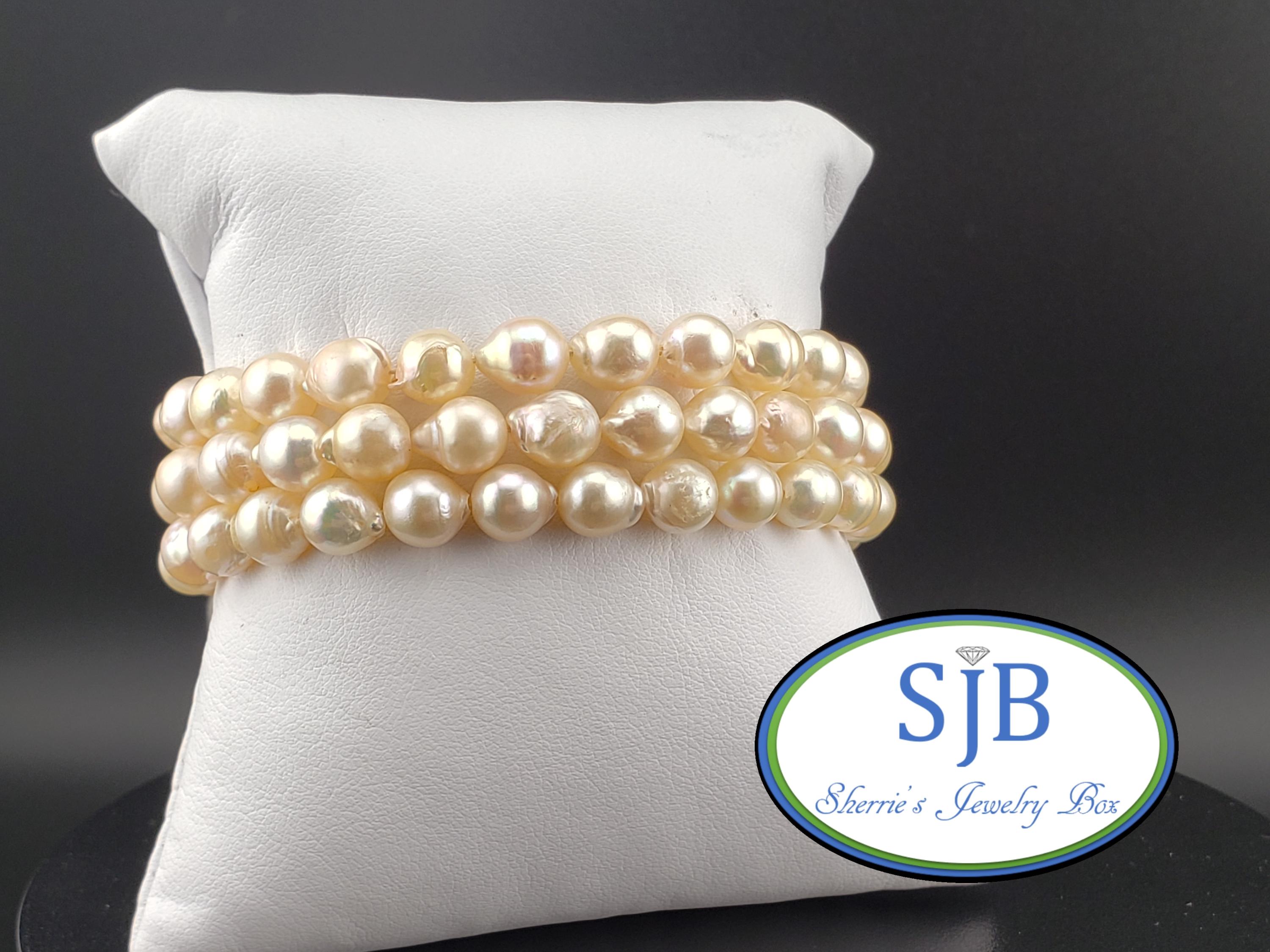 ◆VINTAGE HOLLYWOOD◆ Basic Pearl Bracelet VH24NNBR174M Vintage KR Bracelet Signed K R Faux Pearl Bracelet in Gold
