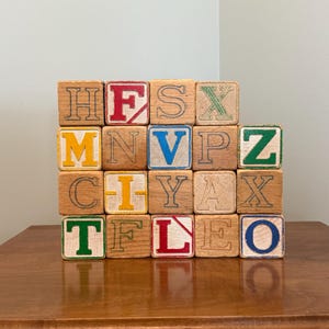 Bloques de madera con letras del alfabeto (19 unidades) ~ Representaciones de números y letras ~ Bloques para niños