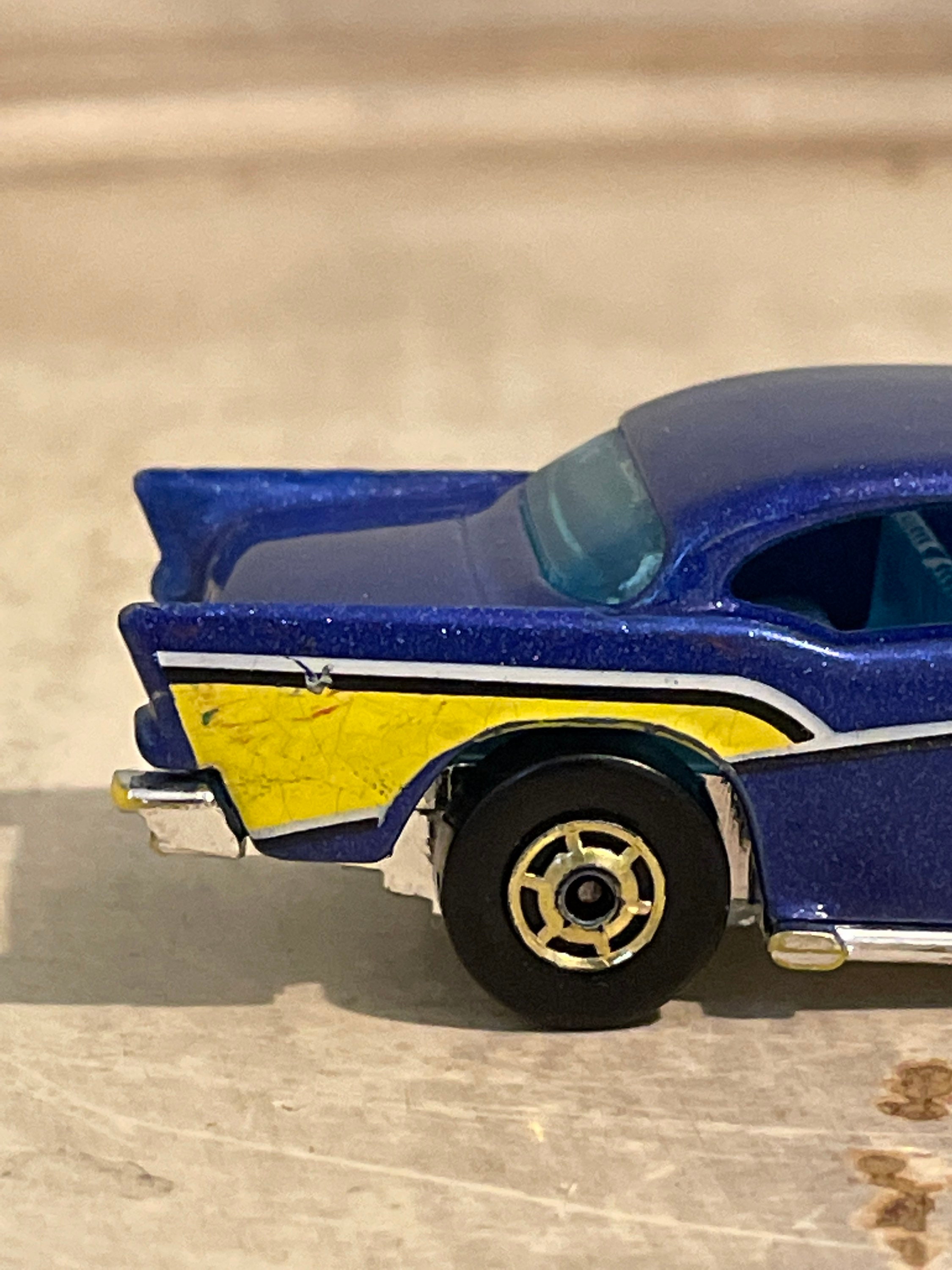 ホットウィール '57 シェビー ベルエア ブールバード Amazon.com: Hot Wheels Classics Series 1: '57 Chevy Bel Air