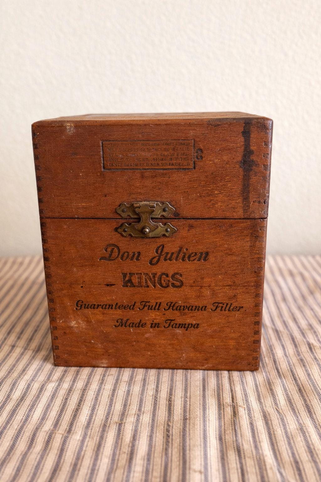 インド　ラジャスタン木箱　ヴィンテージ Vintage Don Julian Wooden Cigar Box, the Aristocra of Tampa 1887