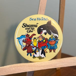 Vintage Sea World Button ~ Shamu And His Crew ~ 1989