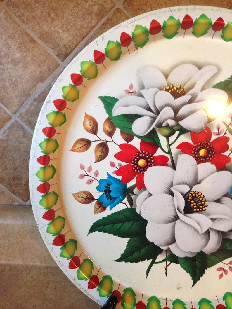 Round Metal Tray with Flower Motif by Elite Vintage Kitchen Decor Great Party Food Serving Tray