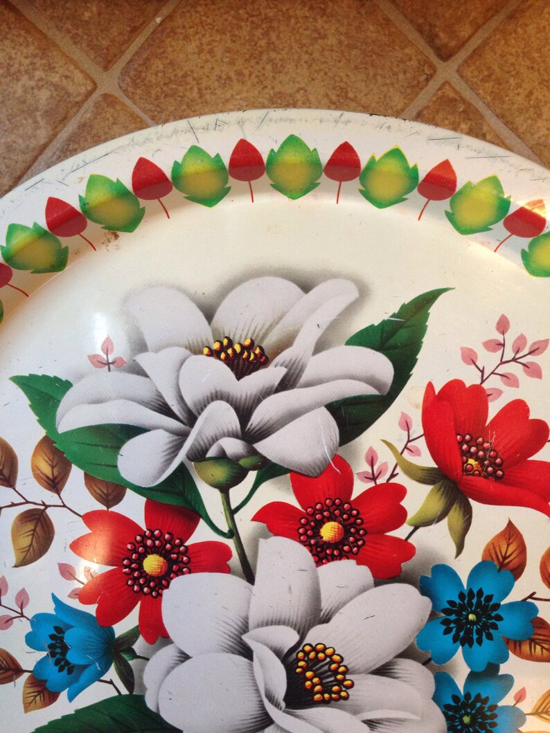 Round Metal Tray with Flower Motif by Elite Vintage Kitchen Decor Great Party Food Serving Tray