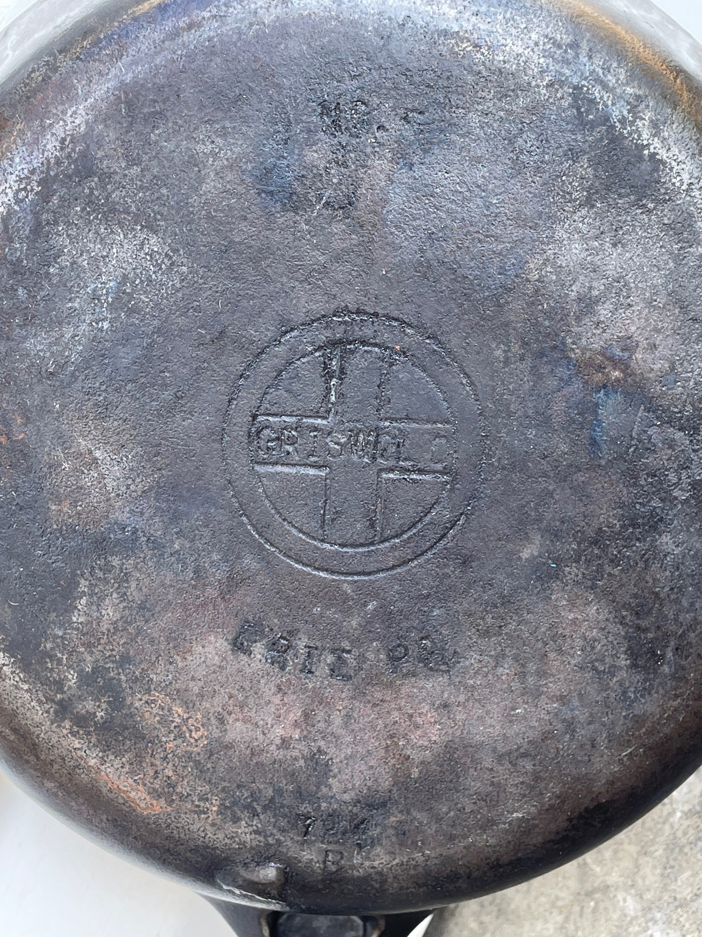 Griswold Cast Iron Size 5 Skillet 724 * Sits Flat *