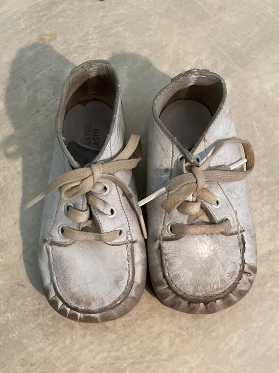 Vintage Baby Shoes ~ White Leather - image 7