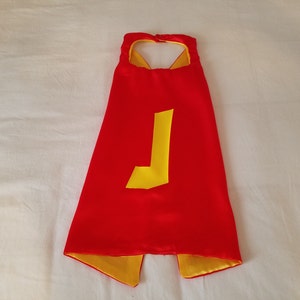 Capa de superhéroe con carta / Capa de superhéroe personalizada / Favores de fiesta / Regalos para niños / Cumpleaños / Foto Prop