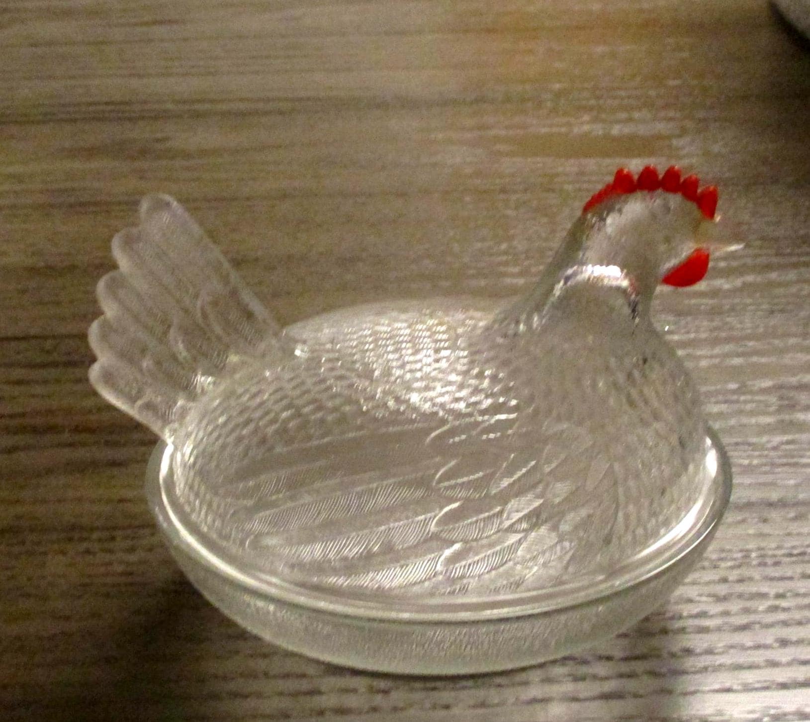 【送料無料】インディアンガラス 小物入れ ニワトリ Hen on Nest Indiana Pink Glass Chicken Hen Roaster On Nest Basket