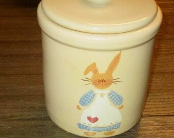 Vintage R.R.P Ransbottom Lidded 2 Qt High Jar Crock With Rabbit Design